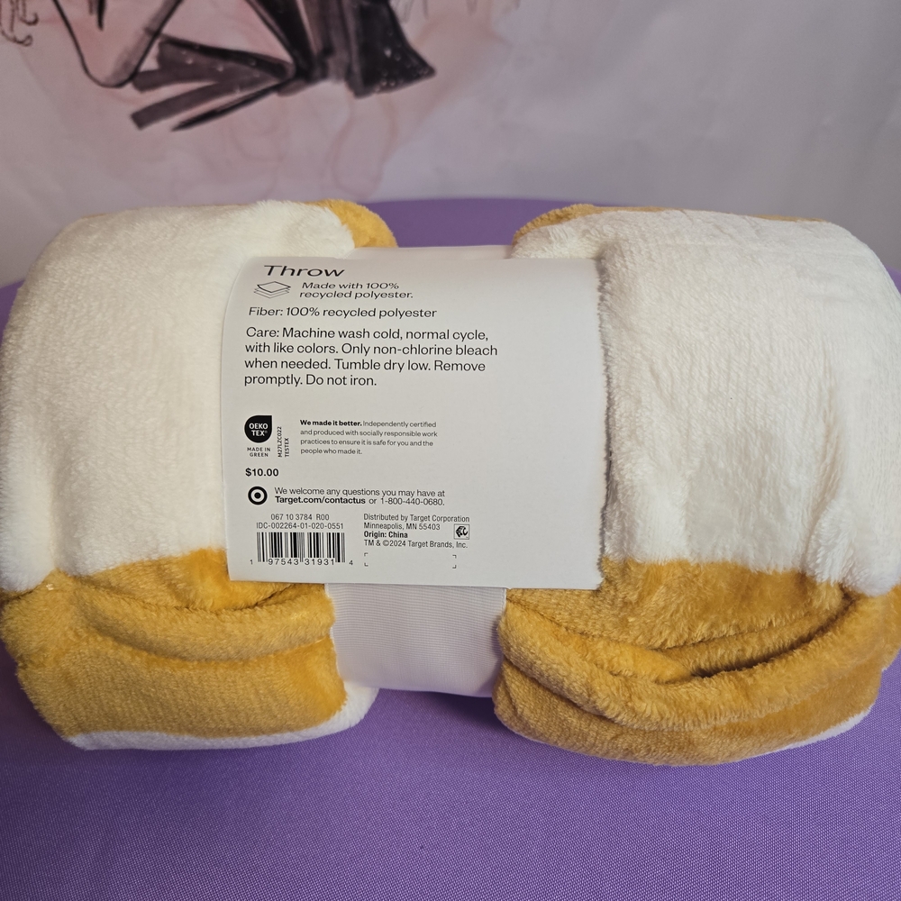 Room Essentials Yellow and White Throw Blanket - Picture 5 of 9